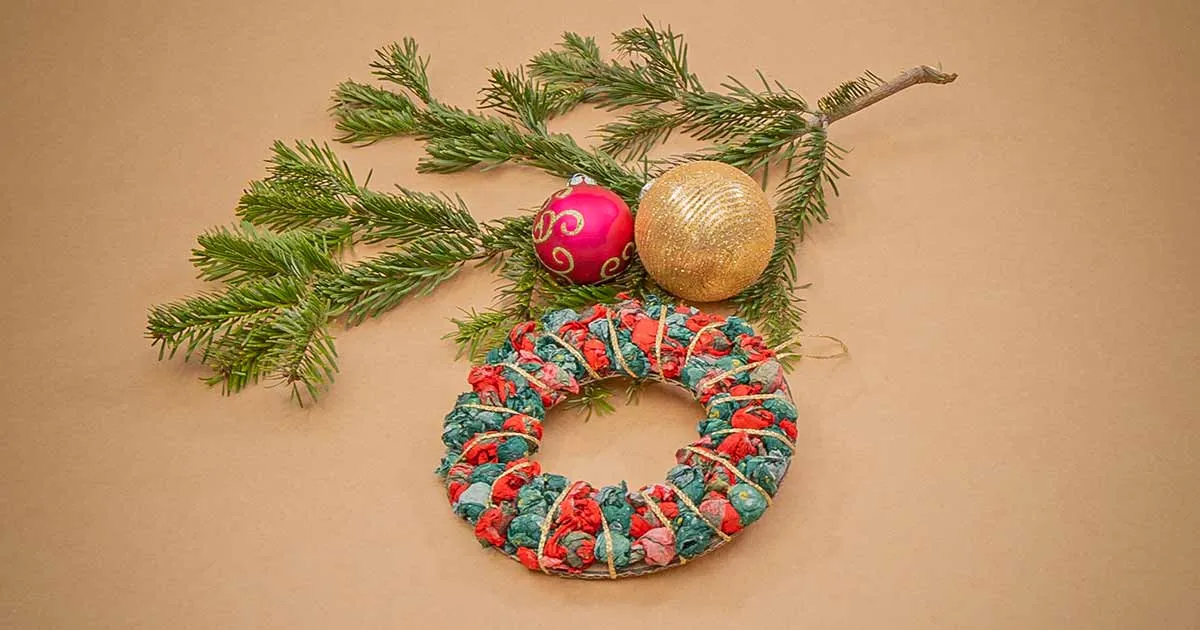 Bambo-Nature-Happy-Holidays_DIY-Christmas-wreath